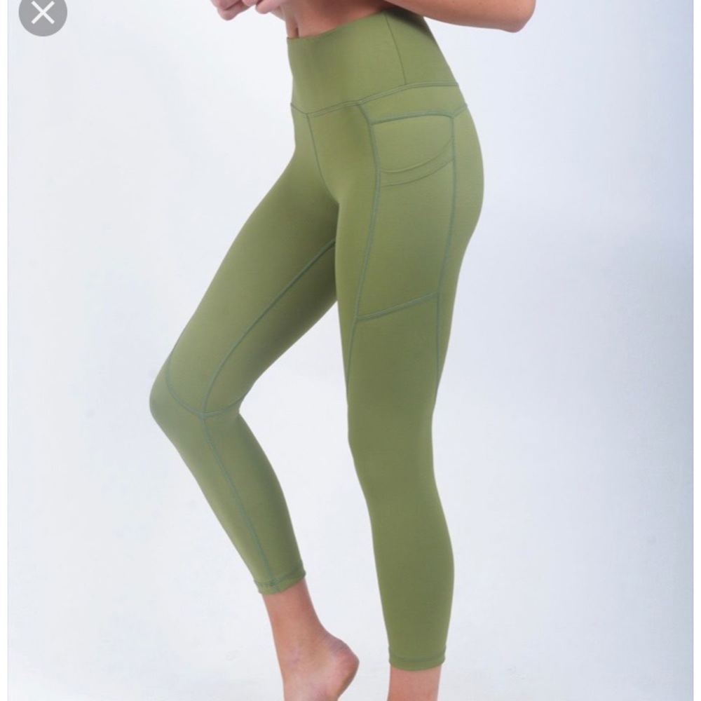 Zyia new with tags Capri leggings